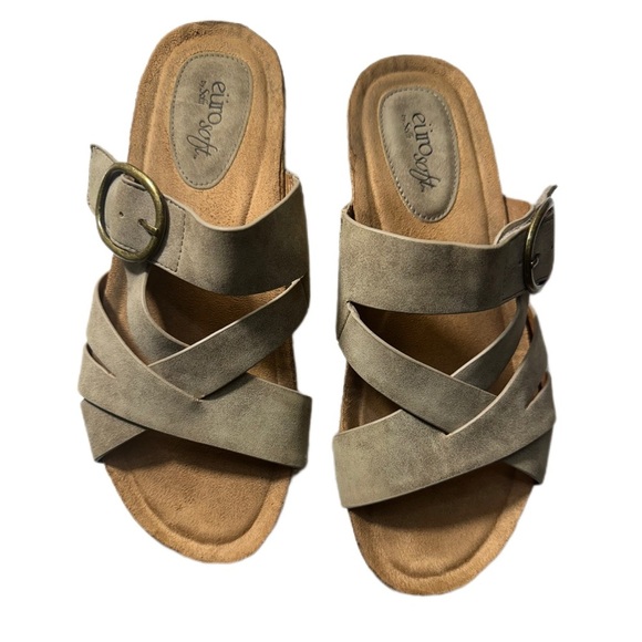 Ariat Tan Sandals with Criss-Cross Straps and Adjustable Buckle - Picture 1 of 9